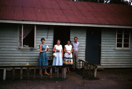 1-24 kamp bij Brisbane. familie martens.