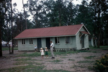 1-23 kamp bij Brisbane. familie martens.