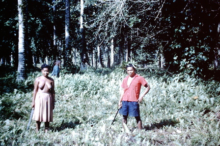 1961 April - Mattias and brushing women, Somata