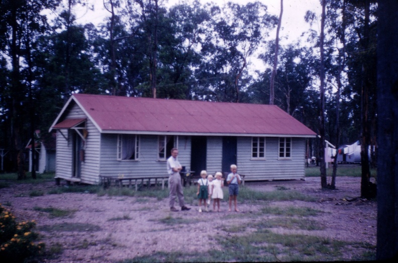 BartMatrens&KidsAtWacol_Dec58.jpg