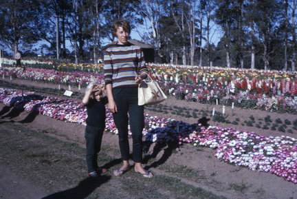 GinaandHettyYatesCastleHill Aug65